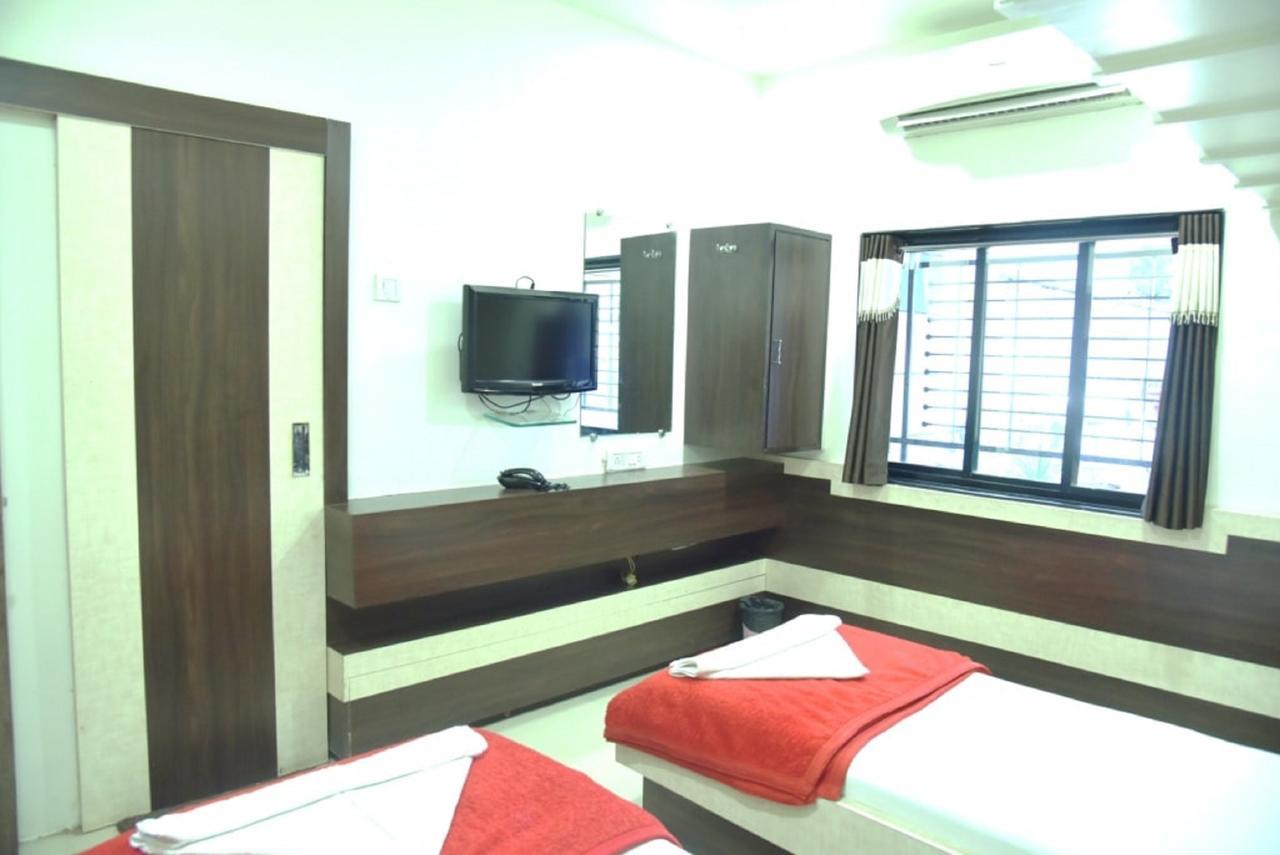 Hotel Excel Executive Амравати Екстериор снимка
