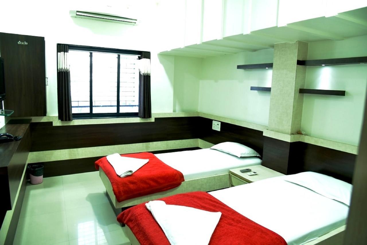 Hotel Excel Executive Амравати Екстериор снимка